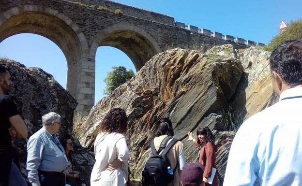 Descubren cinco nuevas rocas grabadas con figuras paleolíticas en el yacimiento de Siega Verde en Salamanca