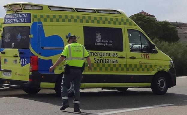 Herido un conductor de 36 años tras volcar con su autocaravana en Mota del Marqués