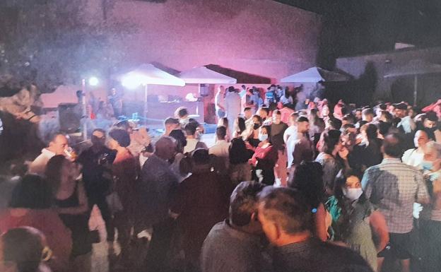 Sancionan a una cervecería de Valladolid por incumplir las medidas covid en un concierto sin autorización