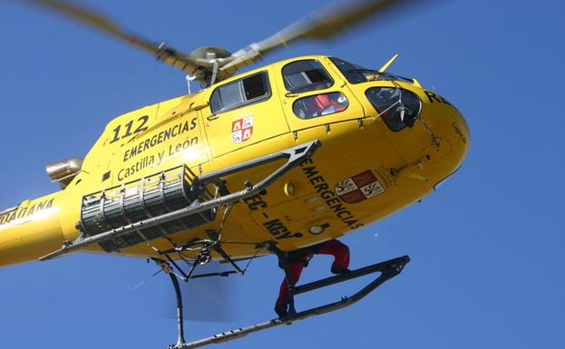Un helicóptero de Protección Civil logra rescatar a un senderista herido cerca de La Alberca