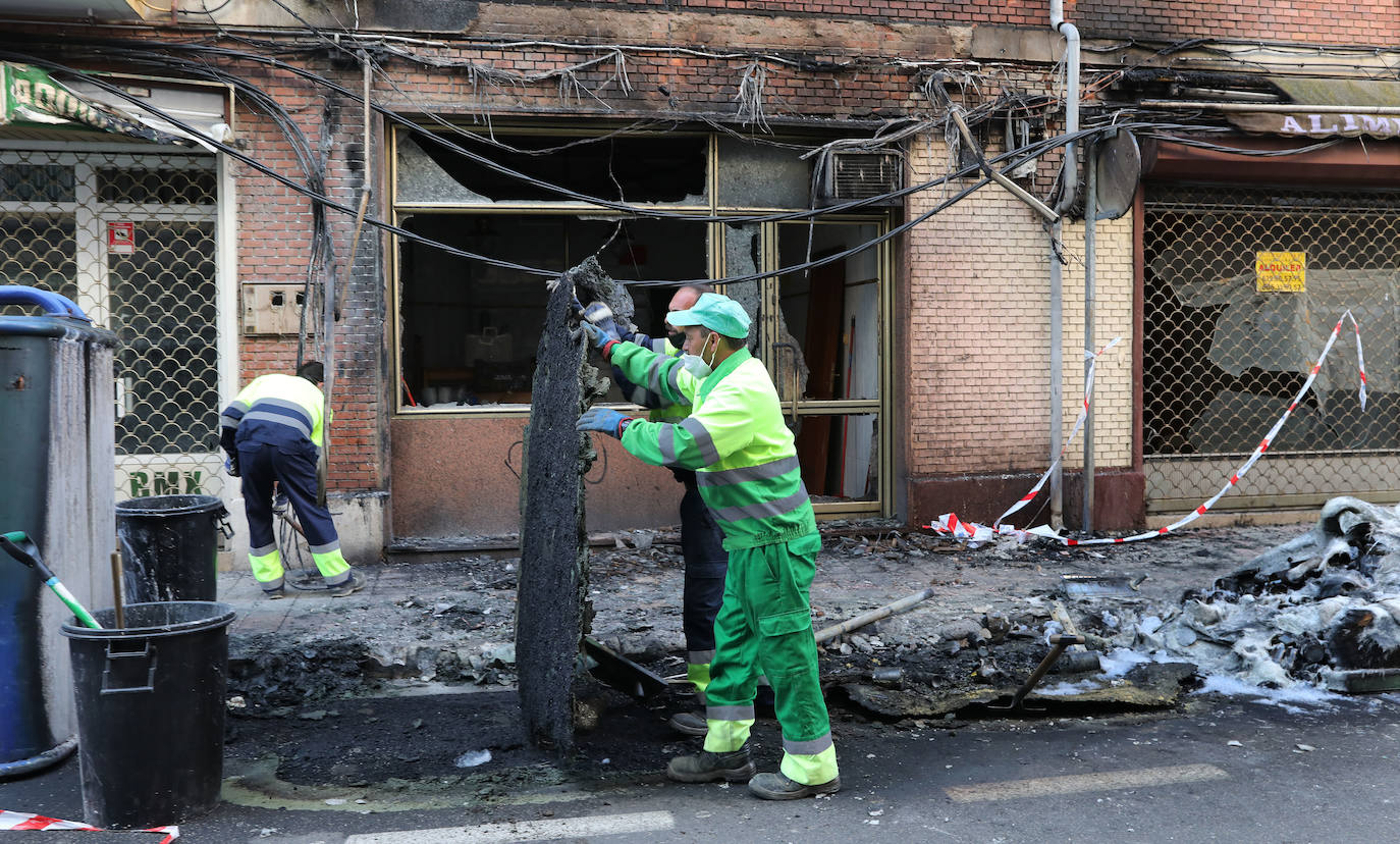 Detenido el autor del incendio de contenedores y destrozos en locales, coches y pisos de la calle Vera Cruz de Palencia