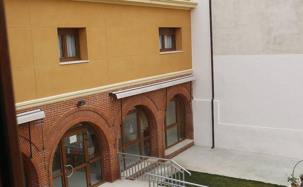 La residencia de Dueñas registra este domingo su décimo fallecimiento por covid en tres semanas