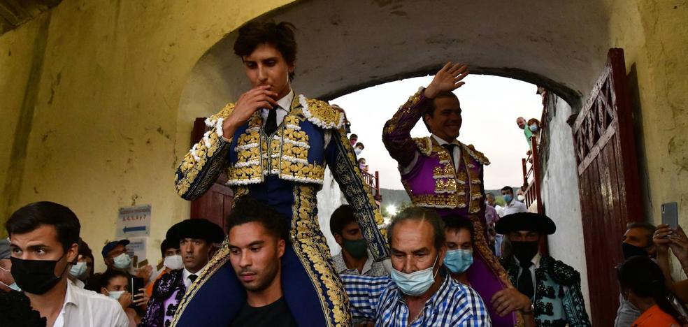 Javier Cortés y Roca Rey triunfan en la última jornada de la feria de El Espinar - Vimarsana News