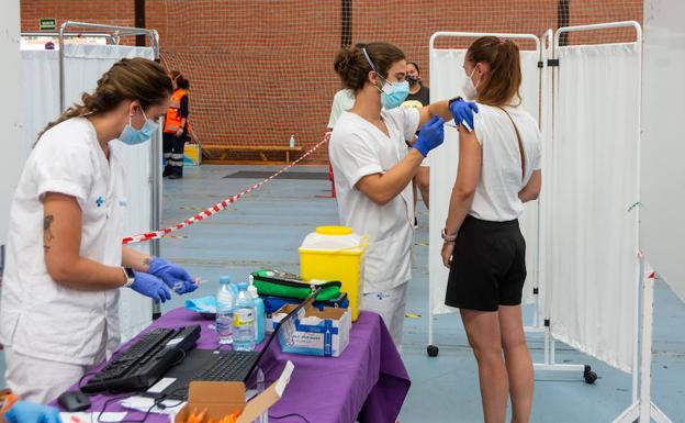 Las vacunas para menores llegan a Palencia, que convoca en la capital y la provincia a los de 13 a 19 años