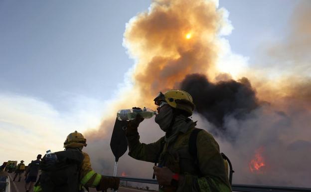 El incendio de San Felices de los Gallegos evoluciona de forma favorable