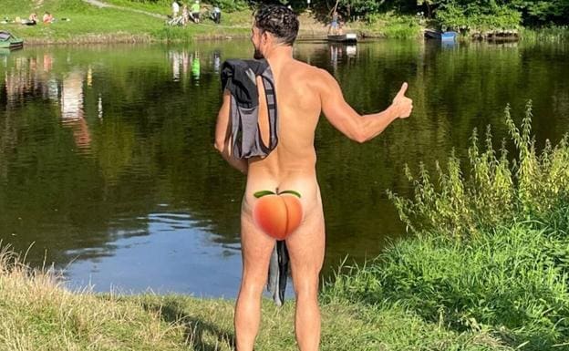 Orlando Bloom hace partícipe a Katy Perry en su desnudo integral junto a un lago
