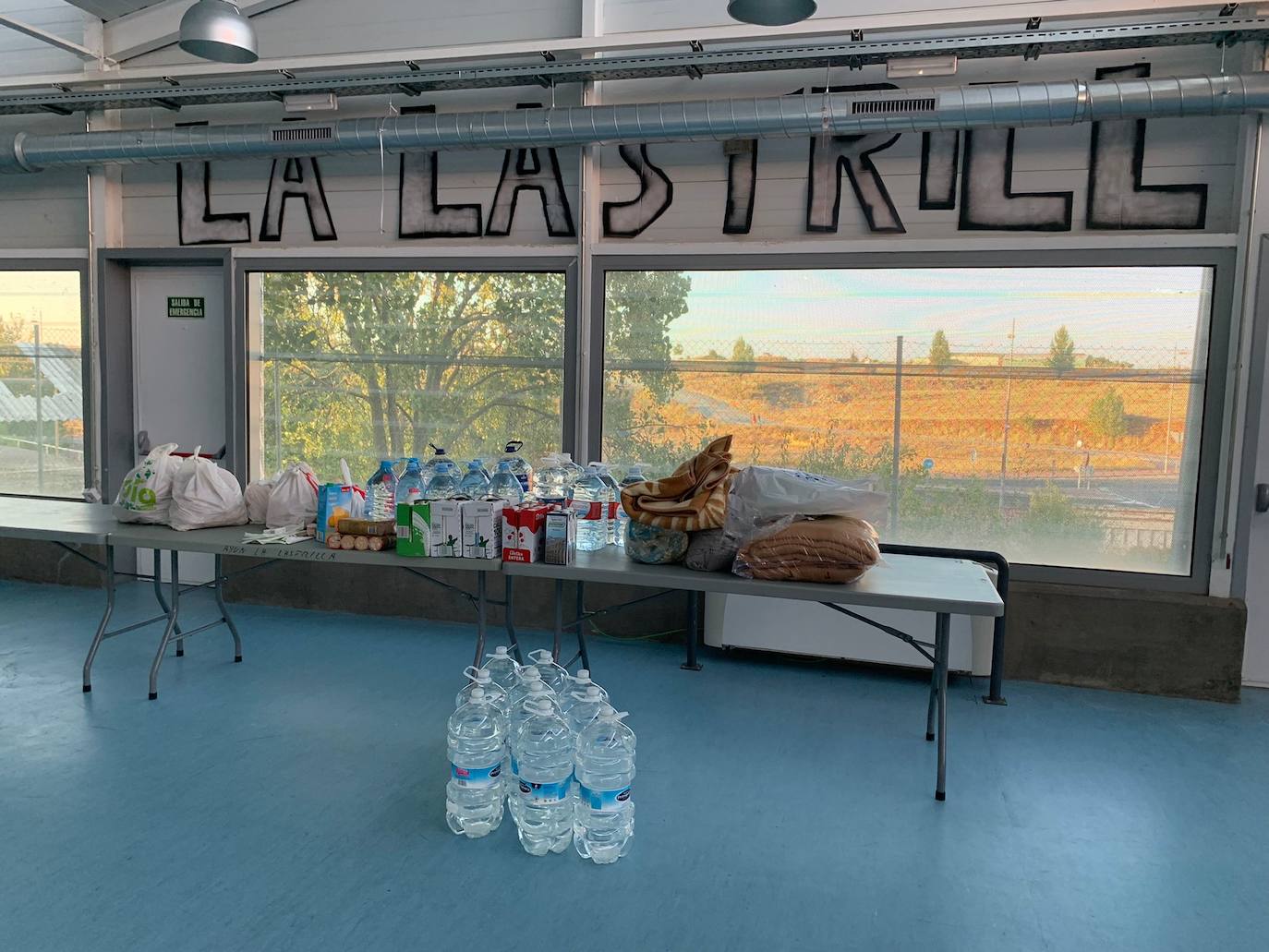Torrecaballeros y La Lastrilla recogen comida y material para los afectados por los incendios en Ávila