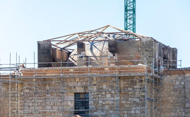 El santuario de Alconada avanza hacia la normalidad con la impermeabilización de la cubierta