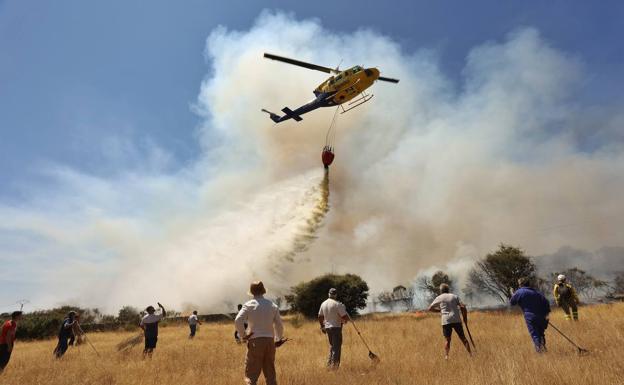 El incendio de San Felices se reactiva momentáneamente y podría haber calcinado más de 1.500 hectáreas