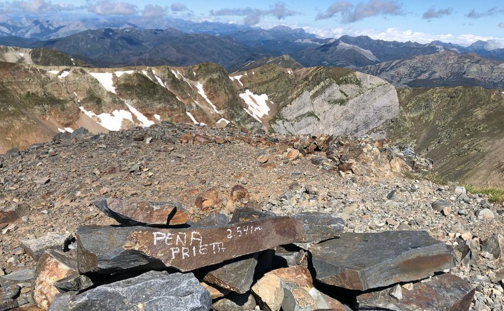 Subida a Peña Prieta, un paseo de 19 kilómetros que recorre tres provincias