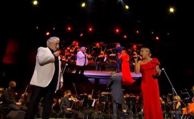 Plácido Domingo y Marta Sánchez interpretan su versión del Himno de España
