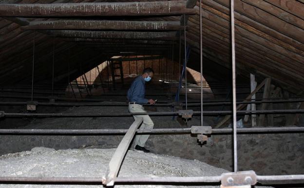 Los fieles piden ayuda para reparar la cubierta y la torre de San Miguel