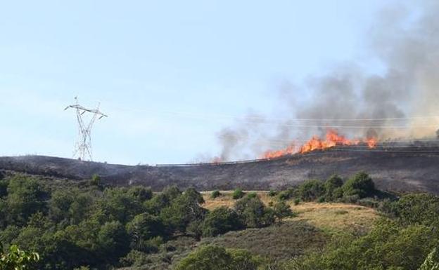 Controlado el incendio de Valdescorriel y en nivel 0 el de Trabadelo