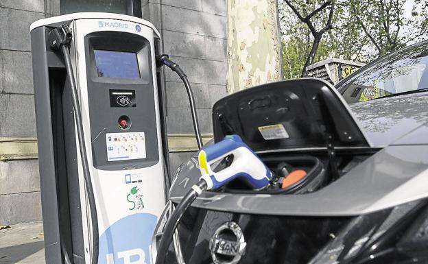 Castilla y León necesita multiplicar por 27 su actual red de postes para impulsar la venta de coches eléctricos