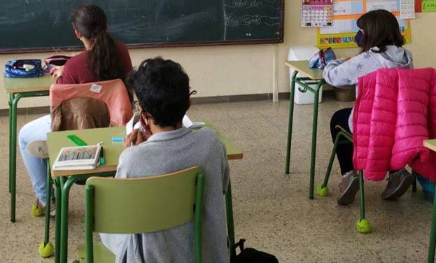 Castilla y León descarta reducir a 1,2 metros la distancia entre pupitres como propone el Gobierno