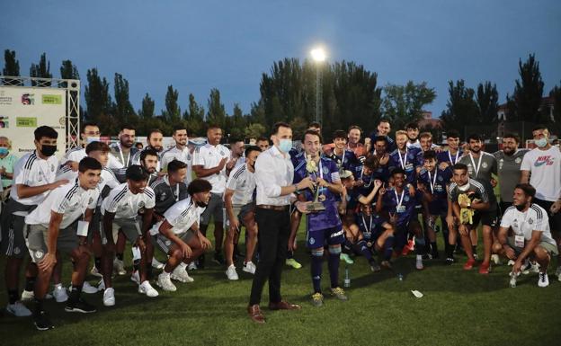 El Real Valladolid Promesas espera a la tanda de penaltis para levantar el Trofeo Diputación