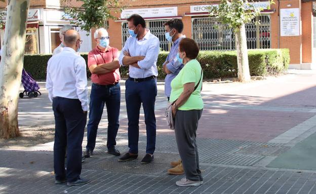 Avanzan las obras de la calle Mirabel con nuevo carril bici y el mantenimiento de los aparcamientos
