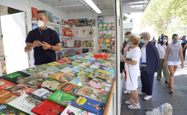 Libros y artesanía para acompañar el paseo por El Salón