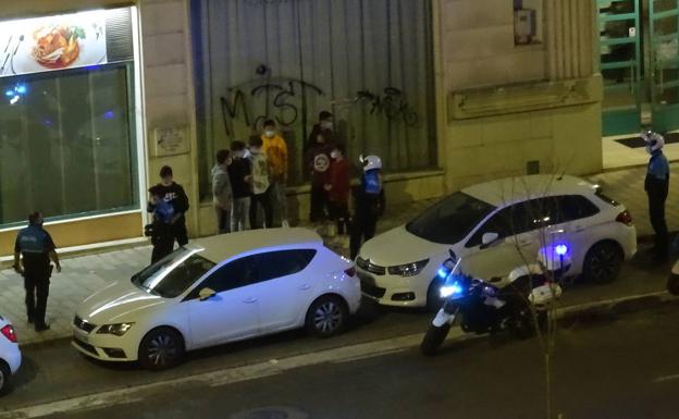 Desalojan a 22 jóvenes por incumplir las medidas en una fiesta en Parquesol