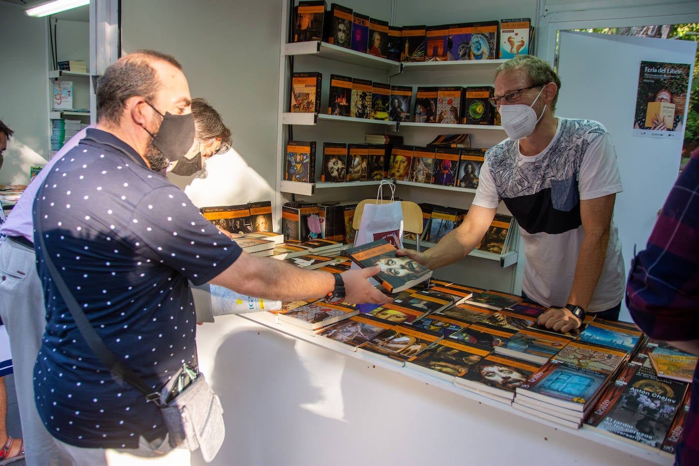 Los libros se instalan en el Parque del Salón de Palencia