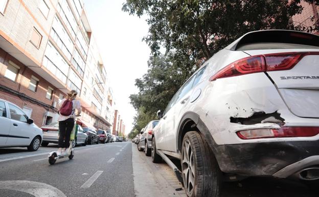 La Policía Local investiga la identidad del conductor que provocó daños en 24 coches aparcados en La Rondilla