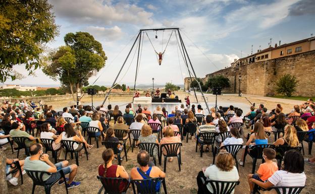 El público de la Feria de Teatro de Castilla y León encumbra a Rayuela Producciones, Escena Miriñaque y Col.lectiu TQM