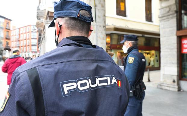 Dos detenidos en Valladolid por amenazar y agredir con un cuchillo a su compañero de piso