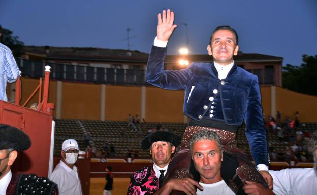 Diego Ventura sale a hombros en la última corrida de feria en Cuéllar