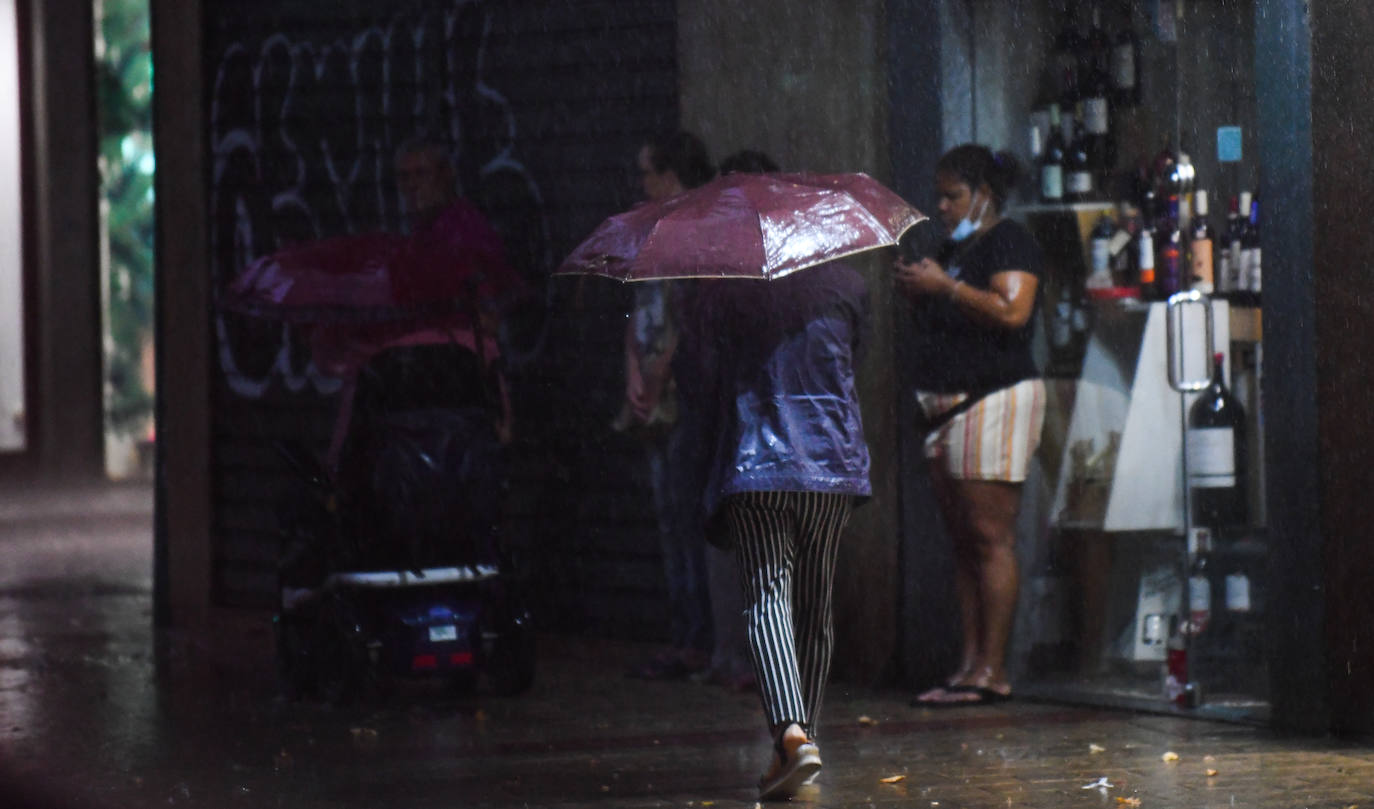 Una tormenta de verano causa cortes en los semáforos en Valladolid