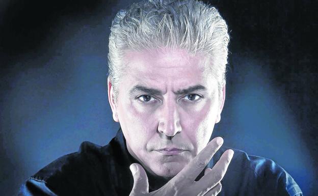 Anthony Blake, que actúa hoy en Palencia: «Truco tiene una connotación muy negativa, es como decir político»