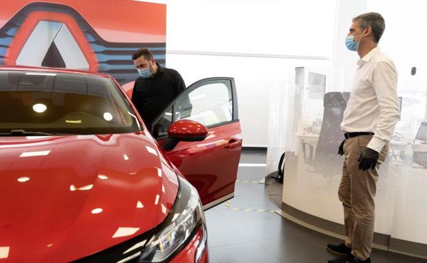 Los concesionarios ya no tienen coches para cubrir la demanda debido a la crisis de los microchips