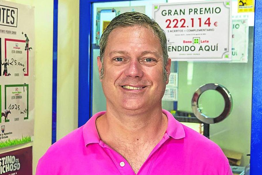 El lotero que dio el premio de la Bonoloto: «Darlo es un aliciente por lo que estamos sufriendo»
