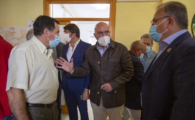 La Junta entrega 337 toneladas de alimentos a ganaderos afectados por el fuego de Navalacruz