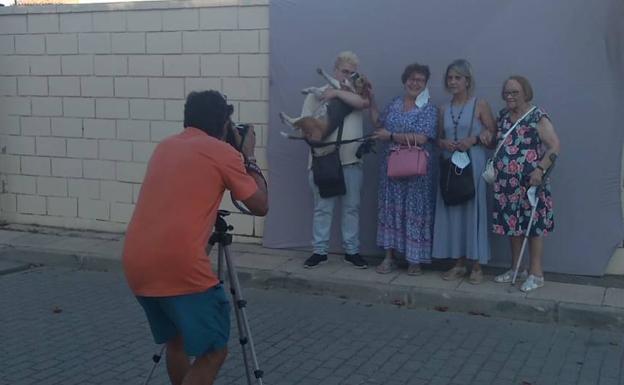 Los vecinos y veraneantes de Becilla de Valderaduey se retratan