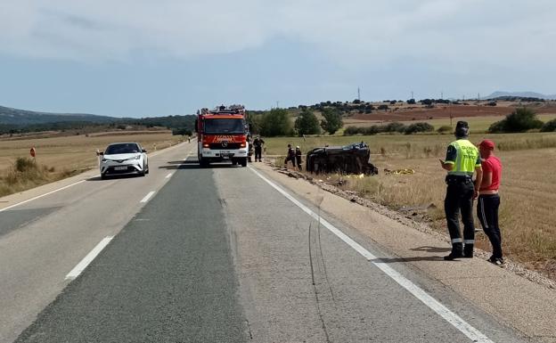 Mueren dos personas al colisionar un camión y una furgoneta en Soria