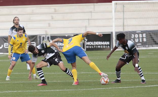 El Real Salamanca Monterrey supera a un Unionistas 'canterano' con susto para Edu Cortina (2-1)