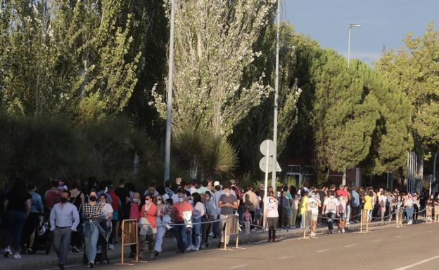 La cola para acceder a las ferias llega a los anexos del Pucela