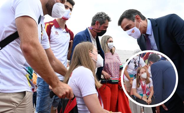 Pedro Sánchez encumbra a la paralímpica Marta Fernández «como ejemplo de valores» para los españoles