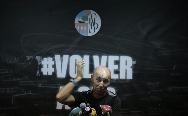 Calderón: «Bendito problema que me estruje la cabeza para hacer el once porque hay competencia»