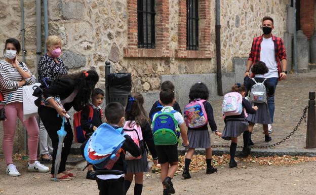 Los escolares vuelven al cole con la certidumbre de los protocolos y la experiencia del año pasado