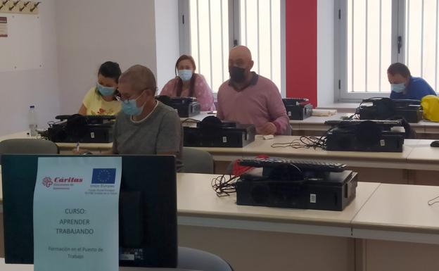 En Centro de Empleo de Cáritas en Salamanca inicia un curso enfocado a las prácticas en empresas