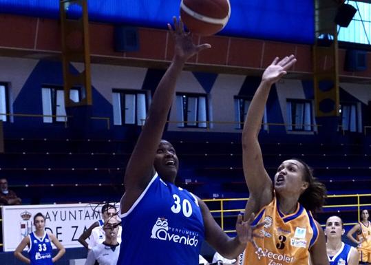 El CB Avenida vuelve a derrotar a un combativo Zamora y este domingo se jugará el título de la Copa CyL (60-72)