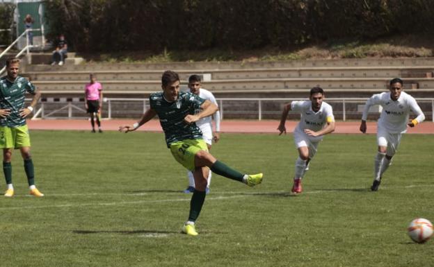 Toti evita de penalti y en el 89 la derrota del CD Guijuelo en el derbi ante el CD Ribert (1-1)