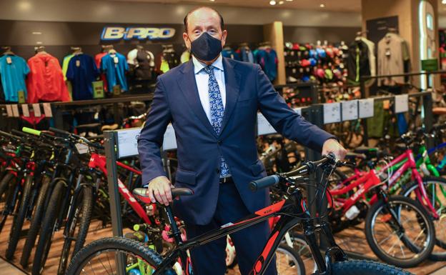 José Antonio Lobato: «El Día de la Bici es un día para disfrutar de la ciudad en familia»