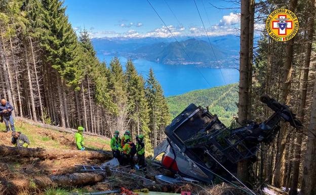 Secuestran a un superviviente del accidente del teleférico en Italia