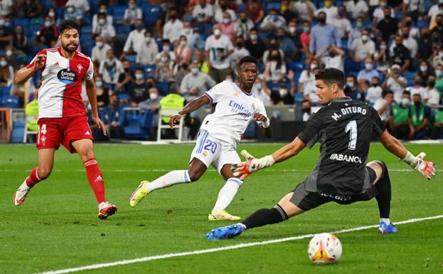 Vídeo: Vinicius pone el espectáculo con triplete de Benzema