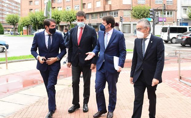 Mañueco insiste en pedir «garantías de estabilidad» para no adelantar las elecciones