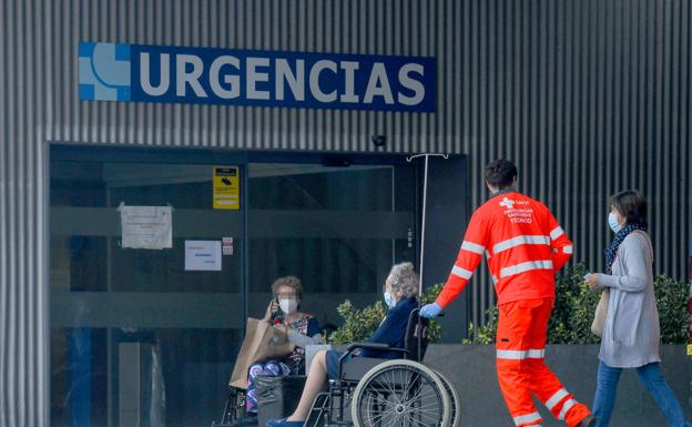 La vuelta a la normalidad y la pérdida del miedo a la covid disparan las urgencias en la región