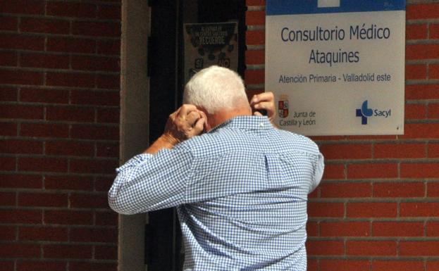 «Están reventando la sanidad en los pueblos. No hay derecho a que nos traten así»