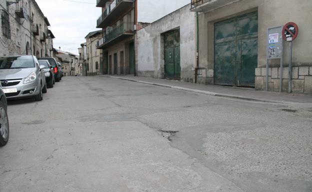 Las obras de la calle Segovia en Cuéllar obligan a reorganizar el tráfico en todo el barrio de El Salvador